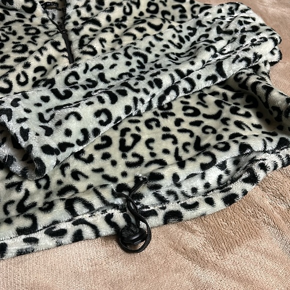 Cheetah print hyfve pull over 🐆 - Picture 3 of 3